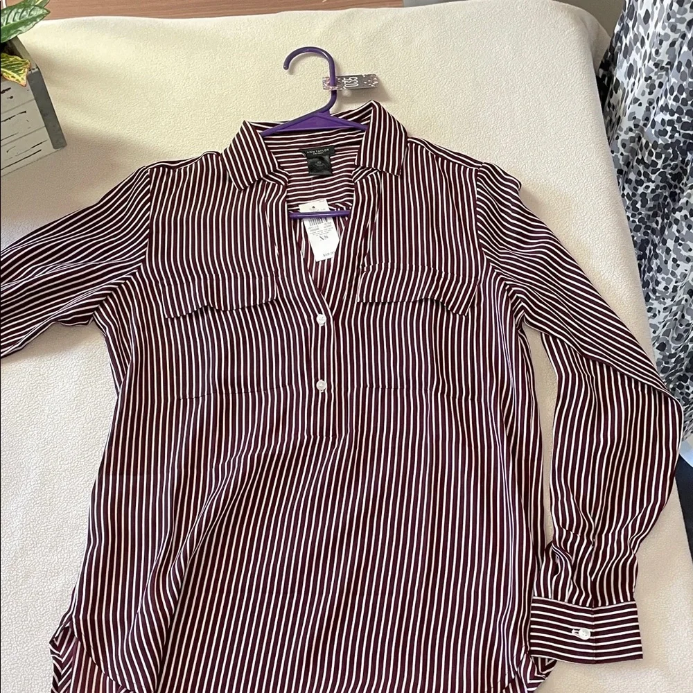 035-Ann Taylor Factory Burgundy and White Striped Blouse - Picture 1 of 9